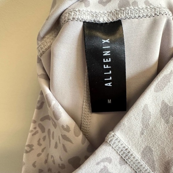 ALLFENIX x Anthropologie Gray Cheetah 7/8 Leggings Size Medium - Picture 9 of 10